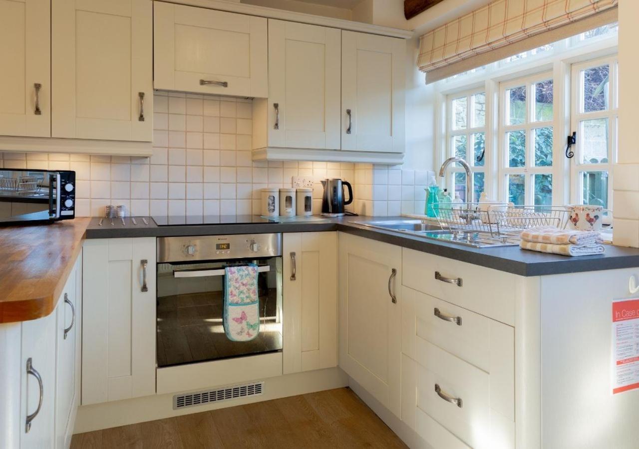 Jasmine Cottage - 2 Bedroom In Heart Of Bourton! Exterior photo
